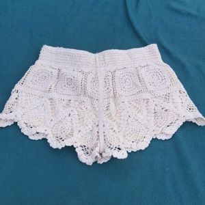 Cute beige knit summery shorts